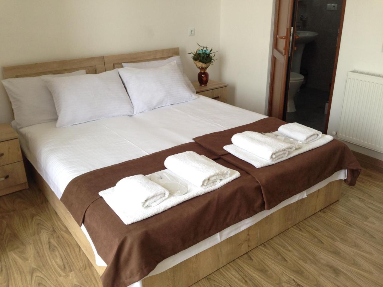 Hotel Continental Gori Esterno foto