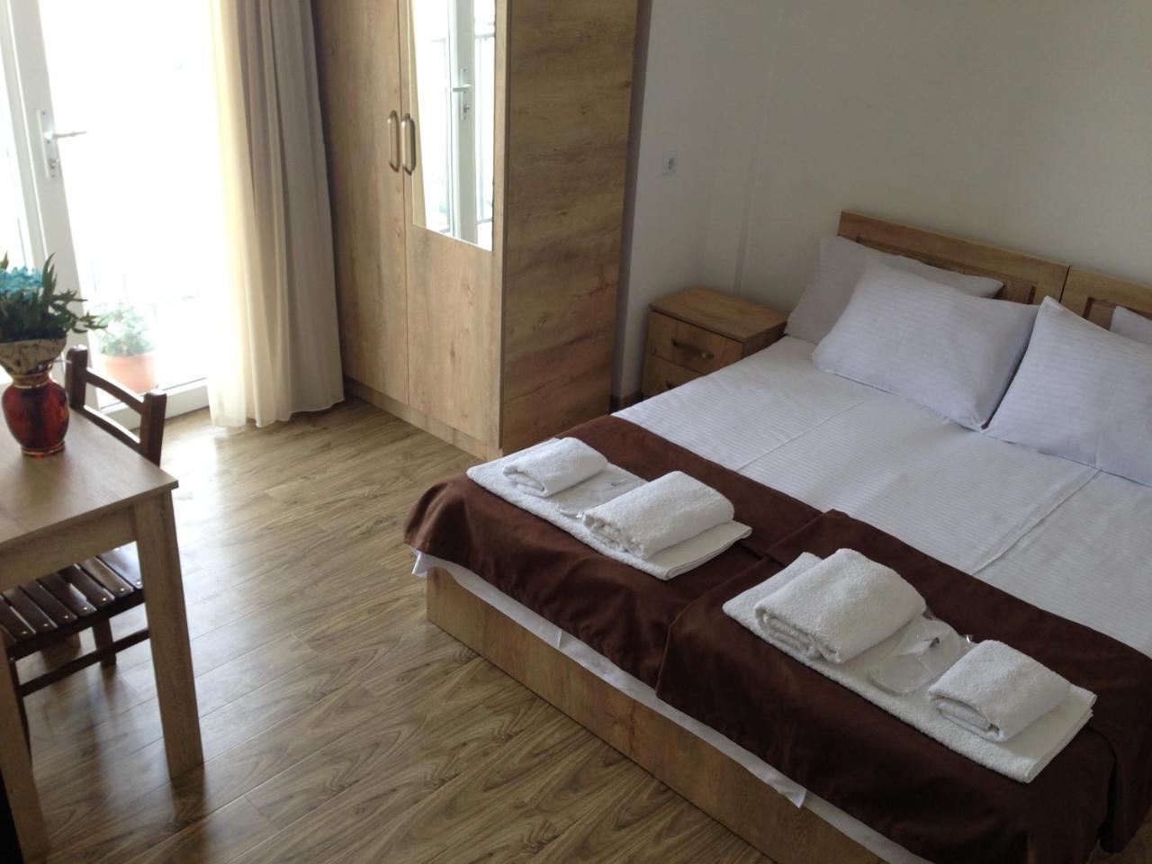 Hotel Continental Gori Esterno foto